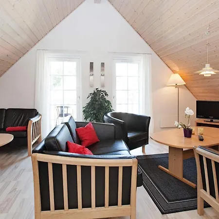 8 Person On A In Tatil Evi